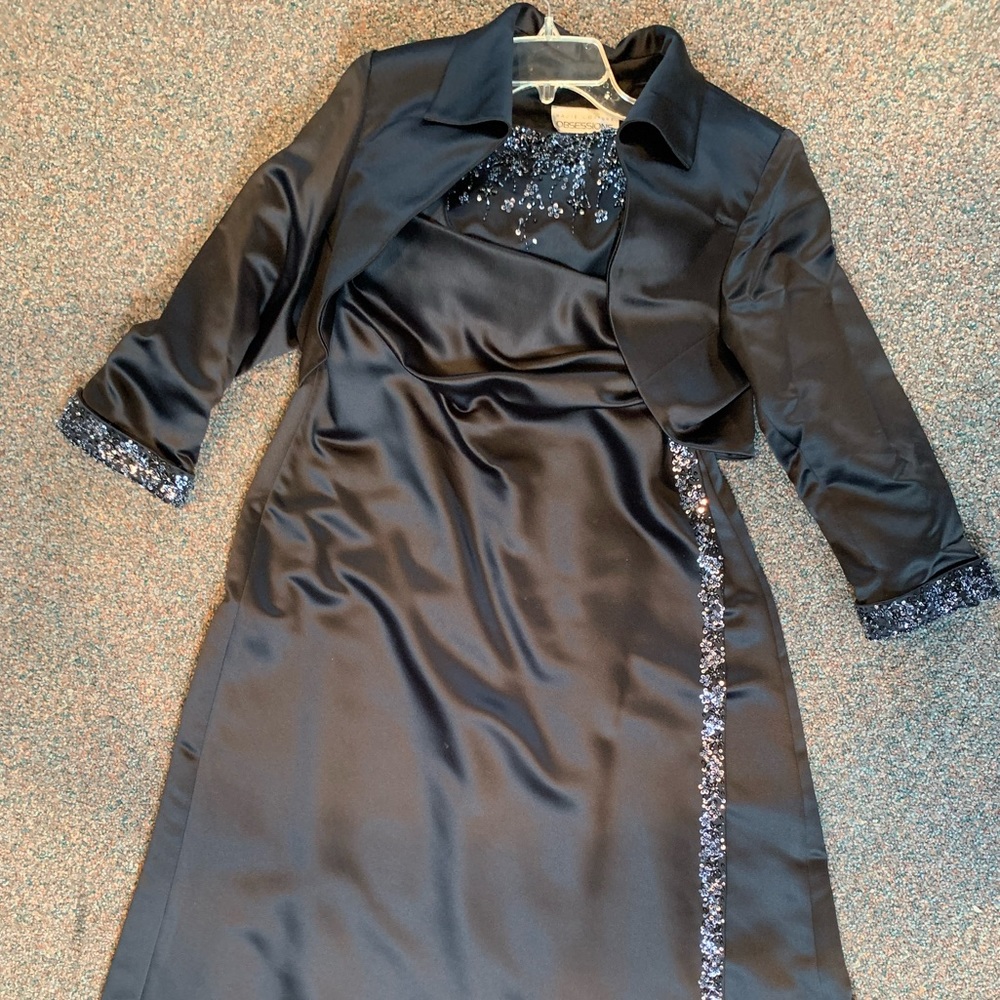 Gown - Picture 5 of 6
